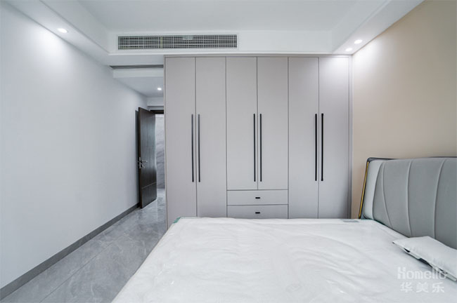 132㎡簡約四居，客餐廳對稱式設計，動線自由寬闊，真的很舒適